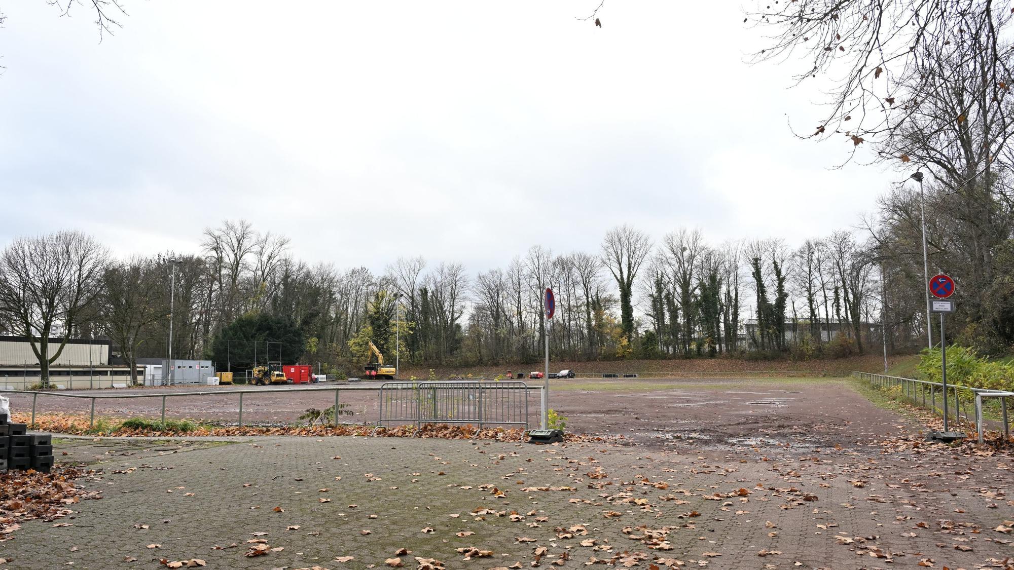 Das Foto zeigt den Aschenplatz vor der Schadstoffsanierung