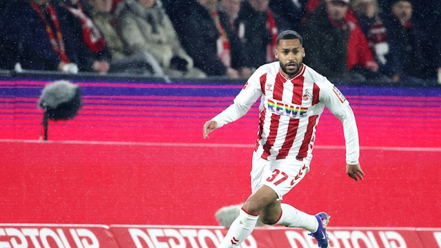 Linton Maina vom 1. FC Köln am Ball.