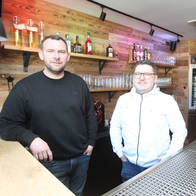 In Windeck in der ehemaligen Metzgerei Weinstock eröffnet am Wochenende die Kneipe von Sascha Solbach und Heiko Bender. Im „HeiSa's“ ist man zu Gast bei Freunden.