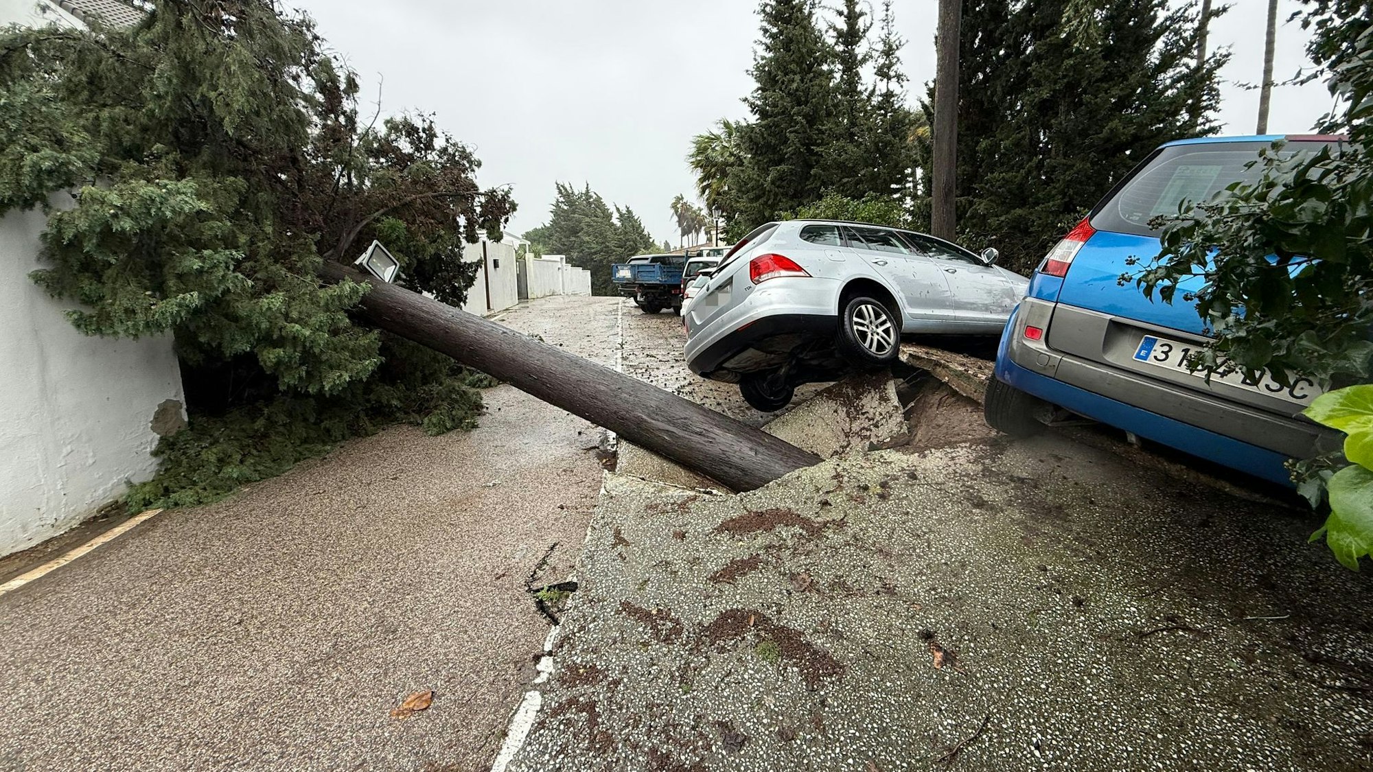 In der südspanischen Region Andalusien hat das Sturmtief "Lenonardo" für Chaos gesorgt.