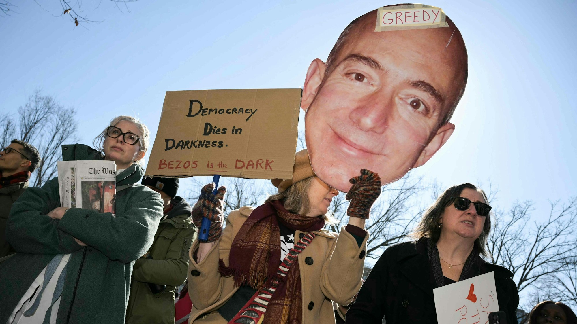 Angestellte der Washington Post gehen gegen Jeff Bezos auf die Straße.