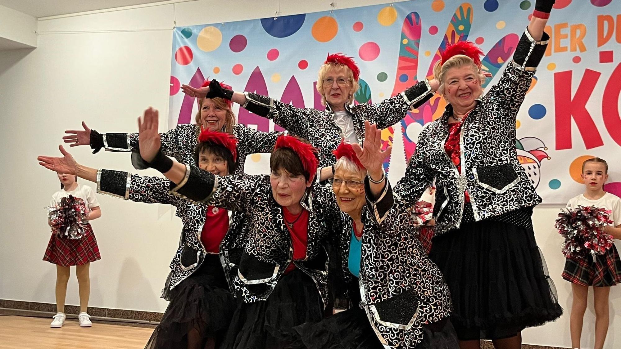 Die Seniorinnentanzgruppe von Katja Funken.