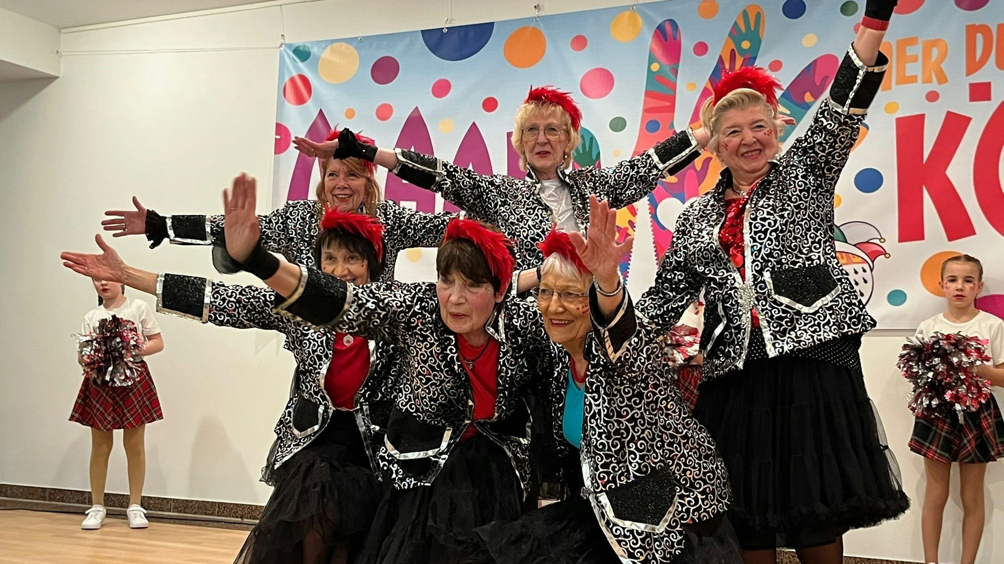 Die Seniorinnentanzgruppe von Katja Funken.