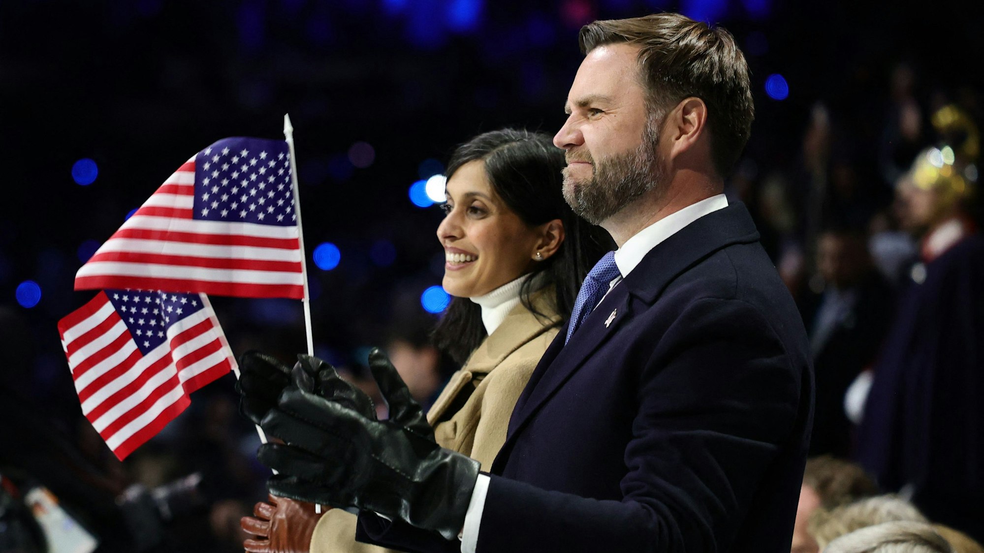 US-Vizepräsident JD Vance zusammen mit seiner Frau Usha bei der Eröffnungsfeier der Olympischen Winterspiele. Der Republikaner bekam dort Buhrufe zu hören.