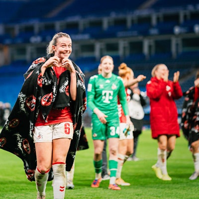Google Pixel Frauen-Bundesliga: Hamburger SV vs. 1. FC Köln, 08.12.2025 Sandra Maria Jessen 1. FC Köln, 6 glücklich nach dem Spiel Fußball, Google Pixel Frauen-Bundesliga, 12. Spieltag: Hamburger SV vs. 1. FC Köln am 08.12.2025 im Volksparkstadion, Hamburg DFB REGULATIONS PROHIBIT ANY USE OF PHOTOGRAPHS AS IMAGE SEQUENCES AND/OR QUASI-VIDEO. *** Google Pixel Womens Bundesliga Hamburger SV vs 1 FC Köln, 08 12 2025 Sandra Maria Jessen 1 FC Köln, 6 happy after the match Football, Google Pixel Womens Bundesliga, 12 Matchday Hamburger SV vs 1 FC Köln on 08 12 2025 at Volksparkstadion, Hamburg DFB REGULATIONS PROHIBIT ANY USE OF PHOTOGRAPHS AS IMAGE SEQUENCES AND OR QUASI VIDEO Copyright: xBEAUTIFULxSPORTS/Tonhäuserx