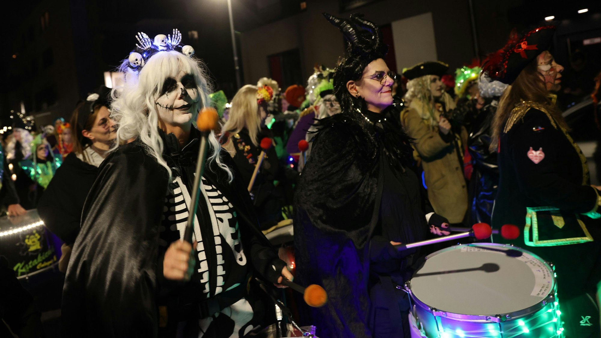 Eine Samba-Truppe auf dem Geisterzug.