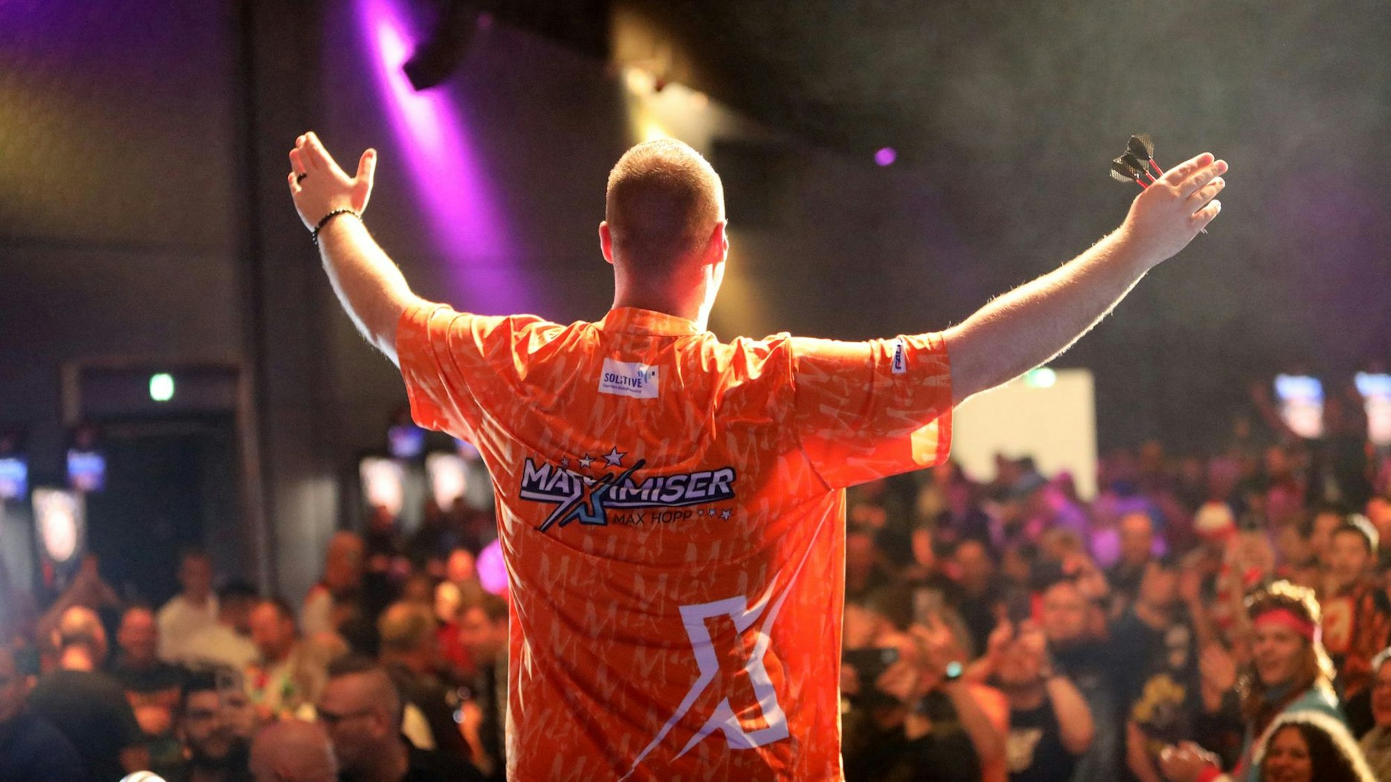 Champs of Darts in Troisdorf: Ausverkaufte Stadthalle