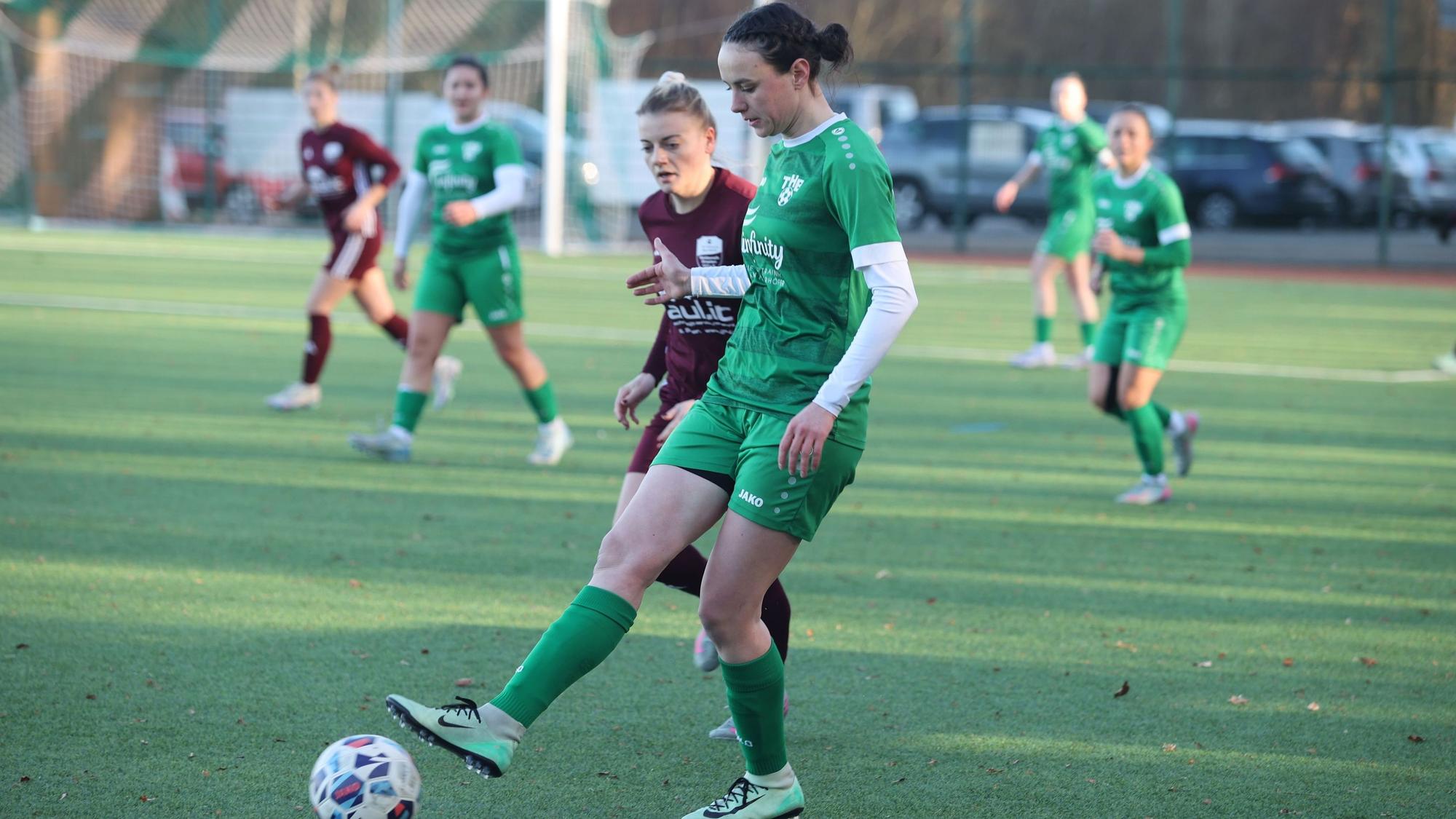 Szene aus einem Fußballspiel der Frauen