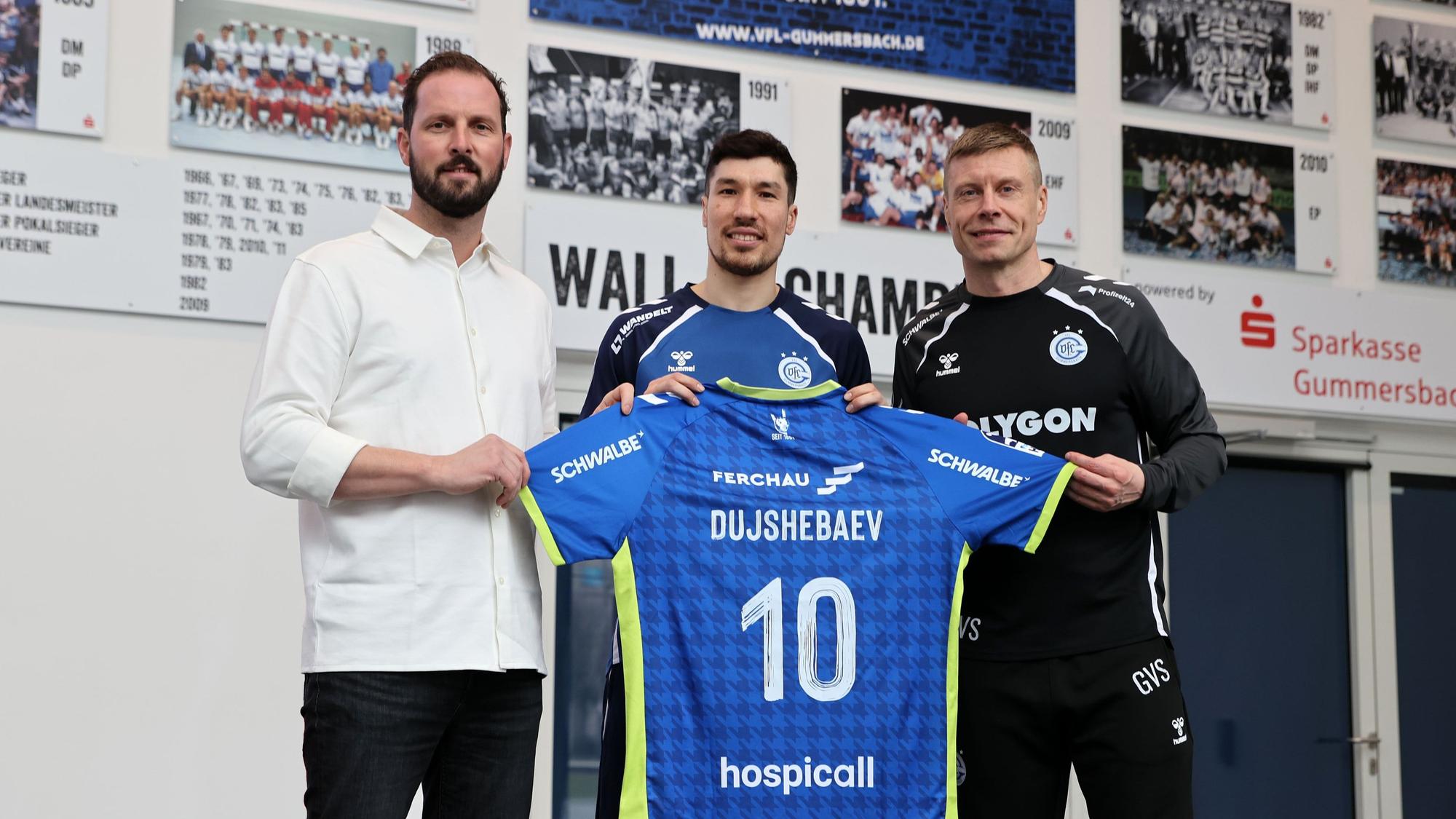 Neuzugang Alex Dujshebaev (M.), Geschäftsführer Christoph Schindler (l.) und Trainer Gudjon Valur Sigurdsson.