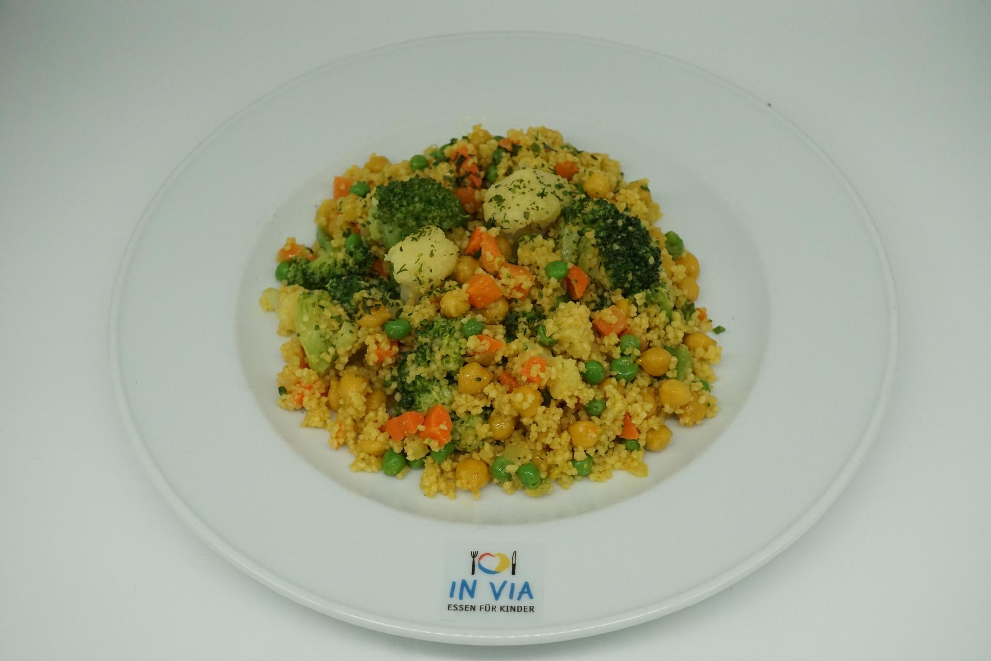 Couscous-Gemüse-Pfanne kommt bei In Via regelmäßig auf den Speiseplan für Schulen und Kitas in Köln.