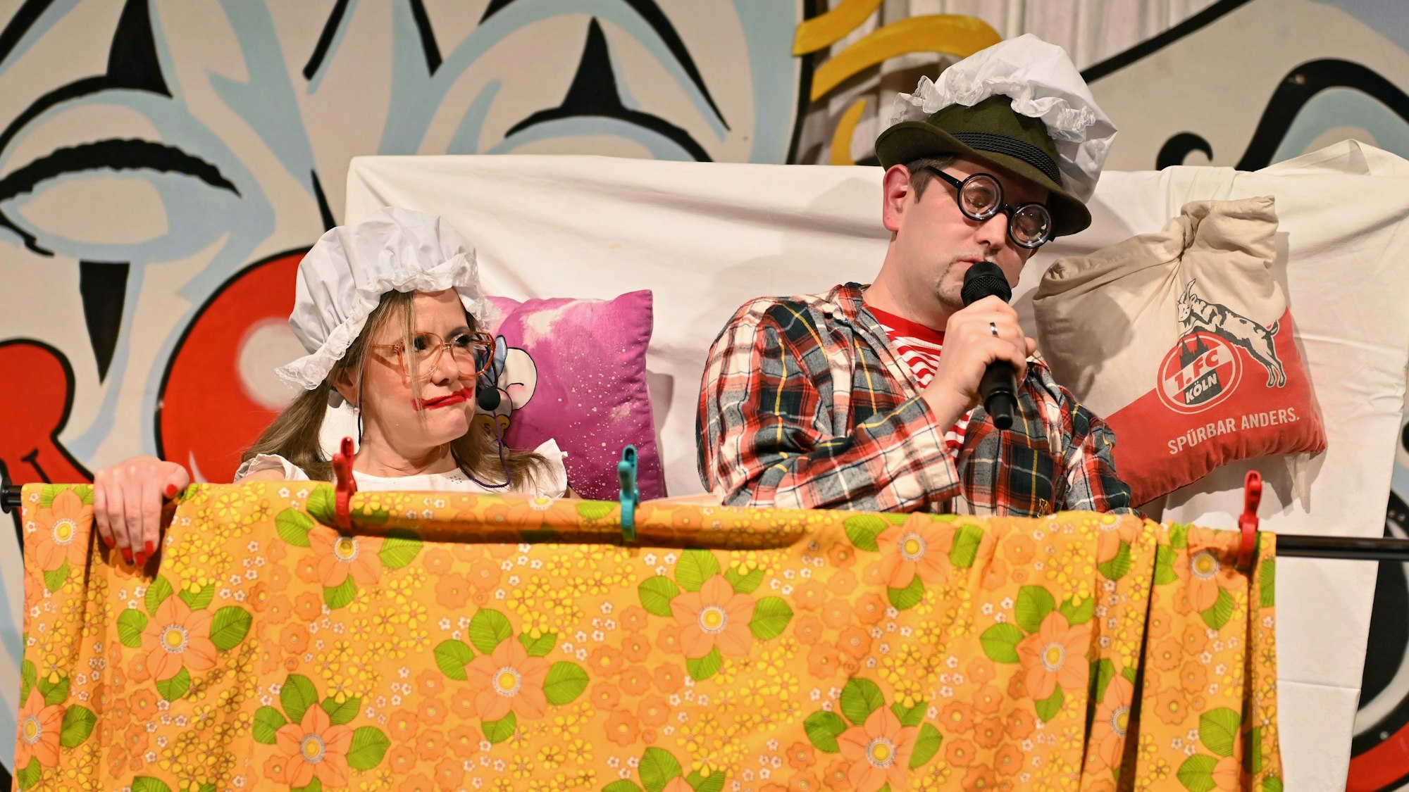 Das Bild zeigt die Obengenannten während des Auftritts in Floisdorf auf der Bühne.