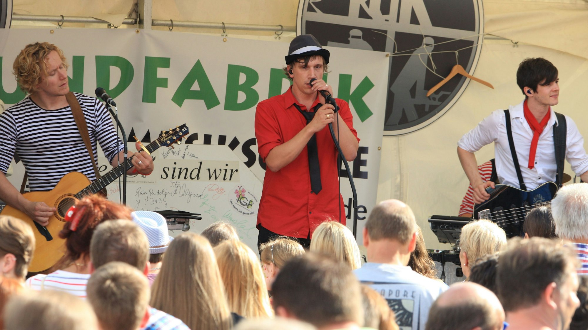 Kasalla 2012 auf der Bühne in Forsbach.
