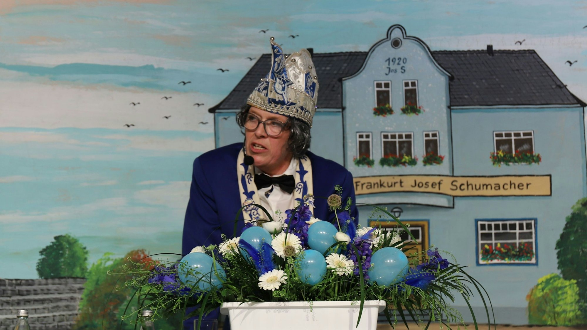 Michi Schmelzer als Sitzungspräsidentin im tiefen Tal des Trübsinns begeisterte mit frechen Sprüchen.