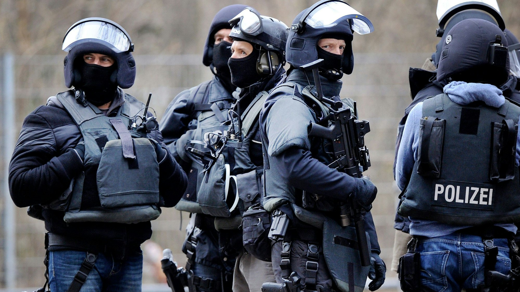 Das Bild zeigt Spezialkräfte der Polizei.