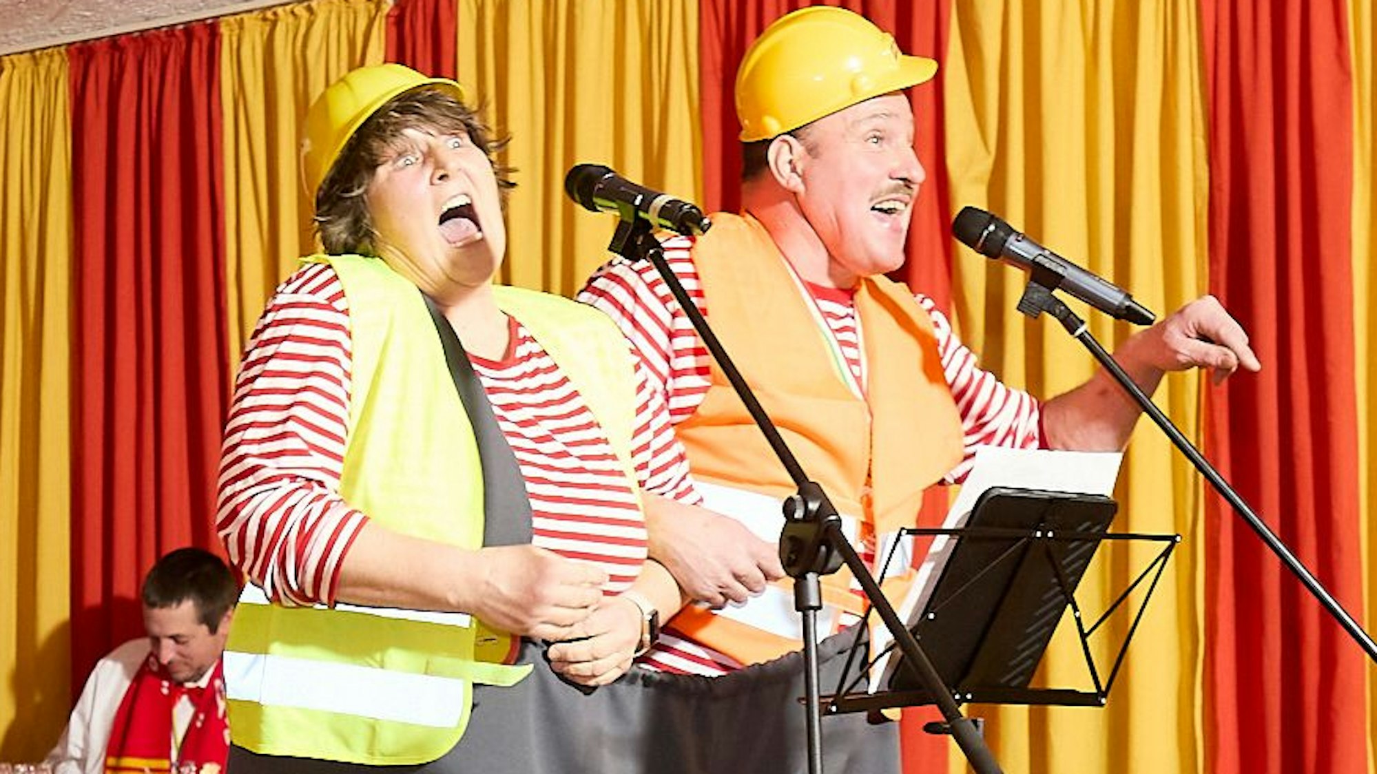 Das BIld zeigt die beiden Obengenannten während ihres Auftritts auf der Bühne in Marmagen.