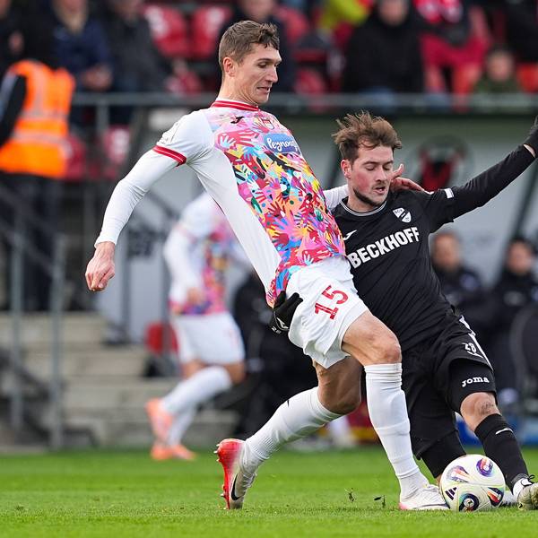 22.11.2025, xydrx, Fußball, 3.Liga, FC Viktoria Köln - SC Verl, Saison 2025 2026, Sportpark Höhenberg: Christoph Greger FC Viktoria Köln 15 im Zweikampf gegen Yari Otto SC Verl 28 DFB regulations prohibit any use of photographs as image sequences and or quasi-video. Nordrhein-Westfahlen Deutschland *** 22 11 2025, xydrx, Fußball, 3 Liga, FC Viktoria Köln SC Verl, Saison 2025 2026, Sportpark Höhenberg Christoph Greger FC Viktoria Köln 15 im Zweikampf gegen Yari Otto SC Verl 28 DFB regulations prohibit any use of photographs as image sequences and or quasi video Nordrhein Westfahlen Germany