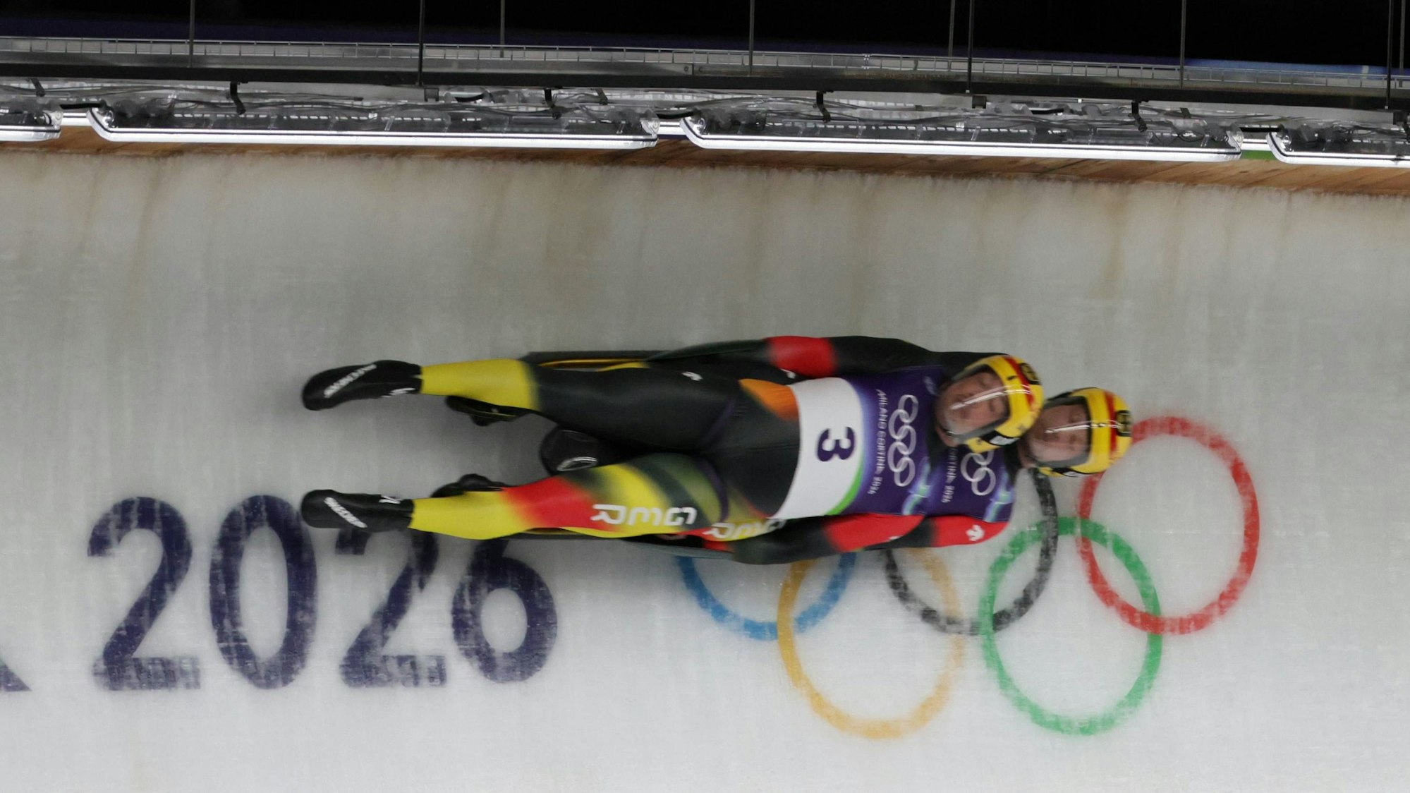 Tobias Wendl und Tobias Arlt im Doppelsitzer auf der Bahn.