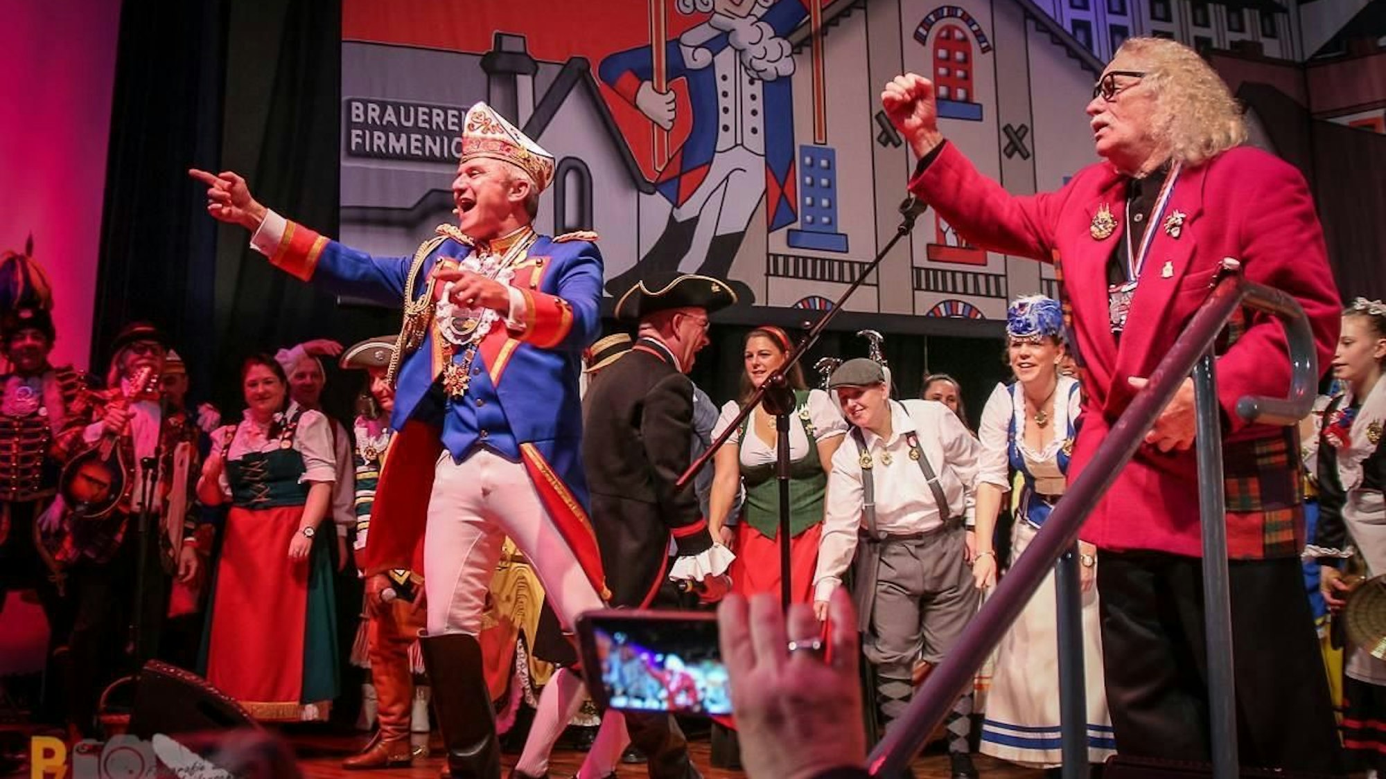 Das Foto zeigt die beiden Karnevalisten im Feierabendhaus.