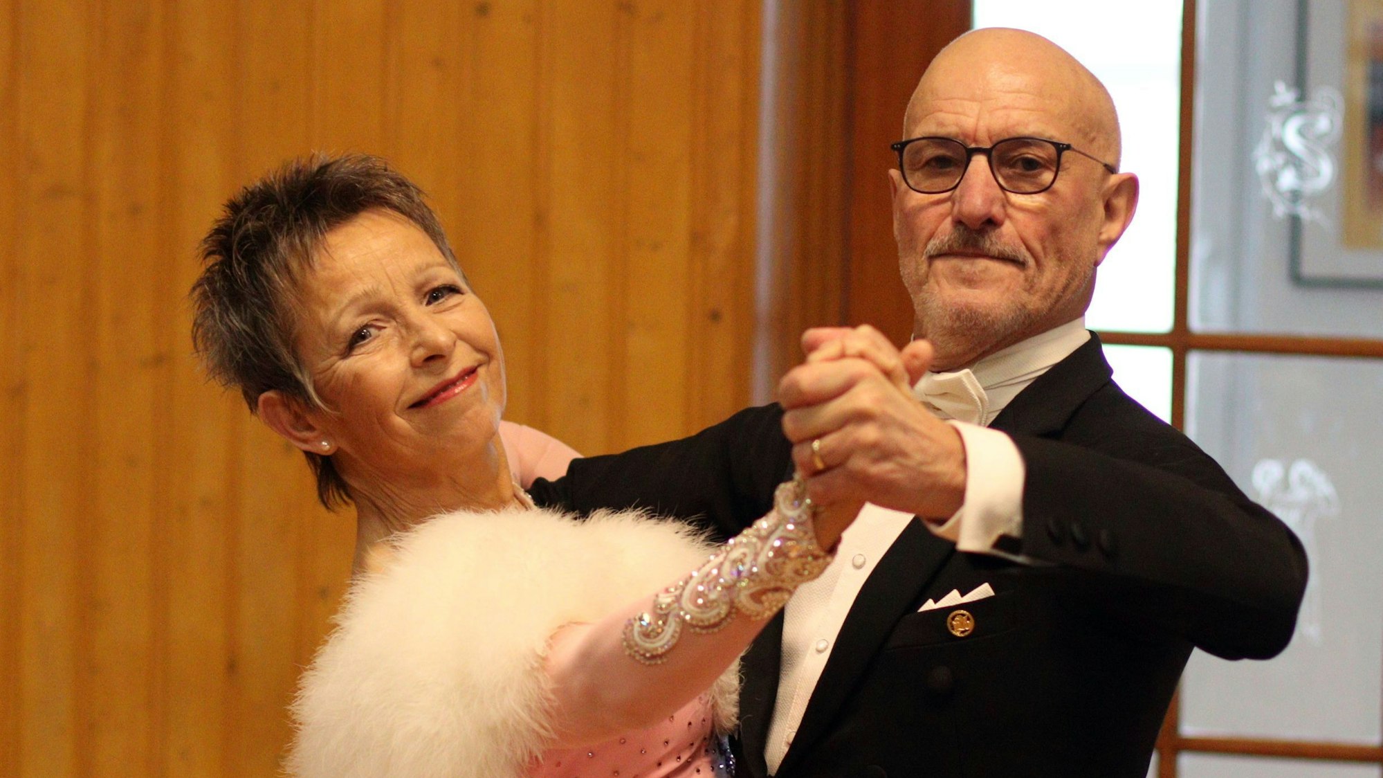Monika und Heinrich Schmitz bilden als Tanzpaar eine Einheit.