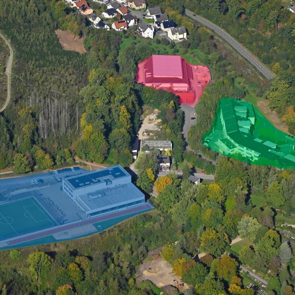 Das Schulzentrum der Freien Christlichen Bekenntnisschulen in Gummersbach ist in den vergangenen Jahren stark gewachsen. Dazu gehören heute auch eine Sporthalle (rot), eine Hauptschule mit Sportplatz (blau) sowie schließlich das Hauptgebäude (grün), in dem Realschule und Gymnasium untergebracht sind.