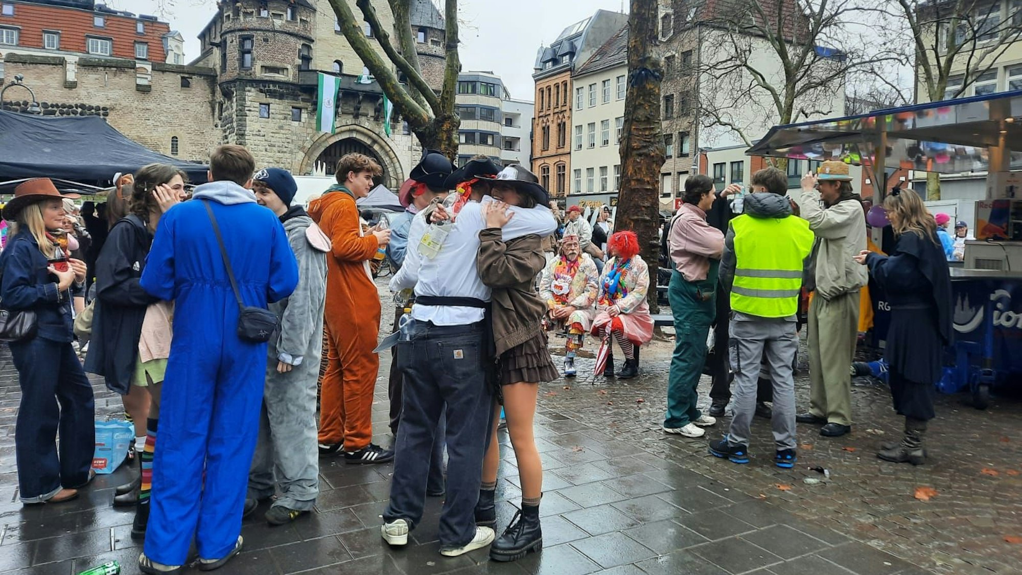 Auch auf dem Chlodwigplatz wird gefeiert.