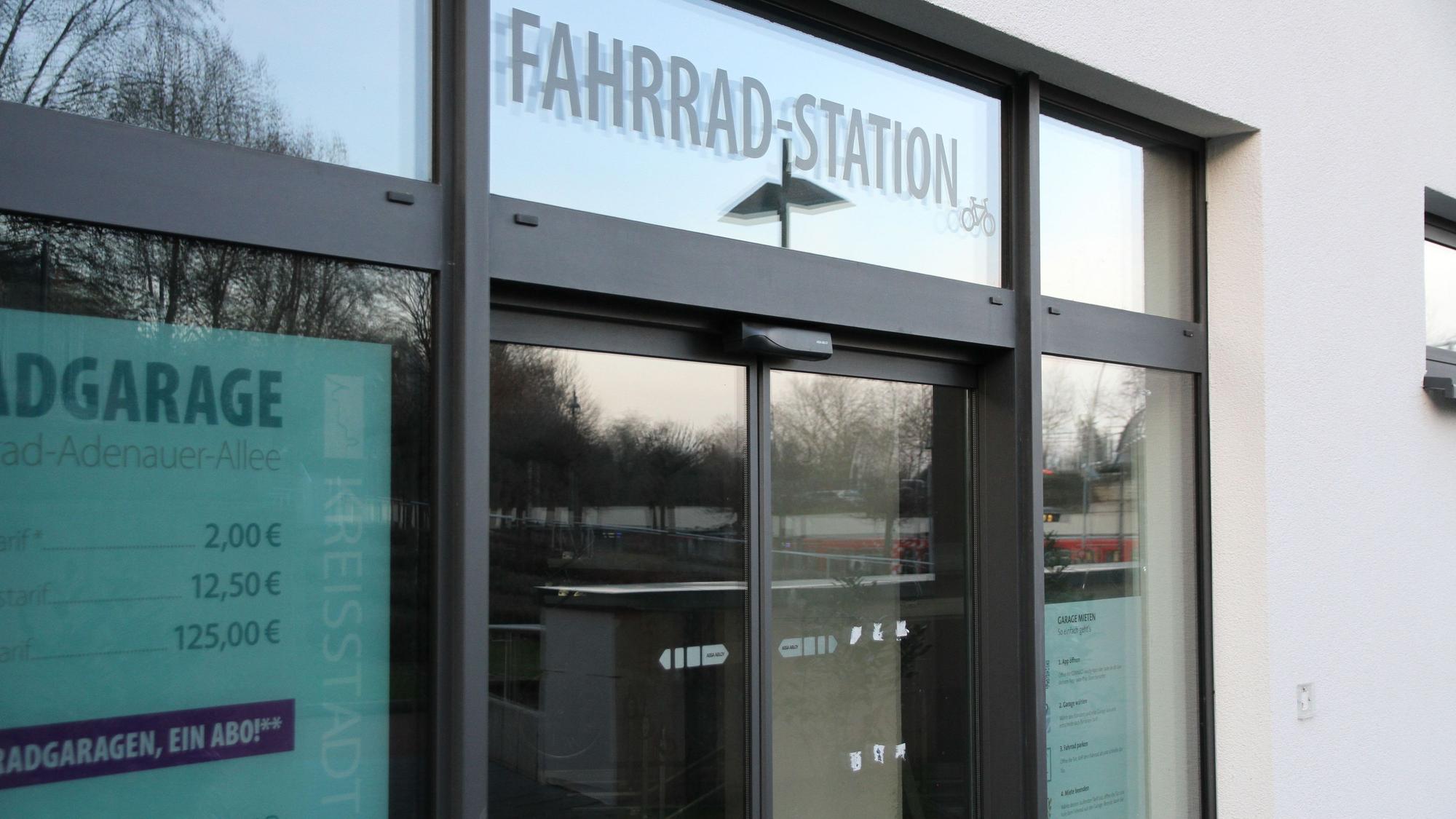 Fahrradgarage an der Konrad-Adenauer-Allee in Siegburg