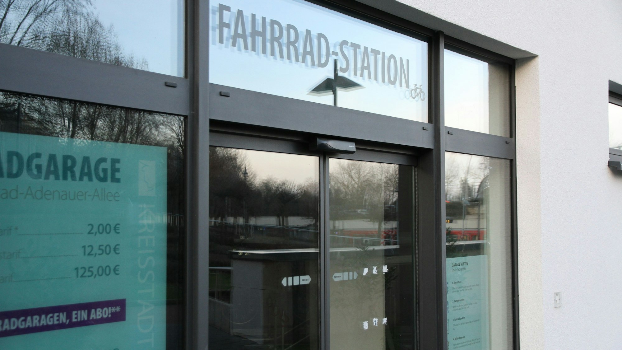 Fahrradgarage an der Konrad-Adenauer-Allee in Siegburg