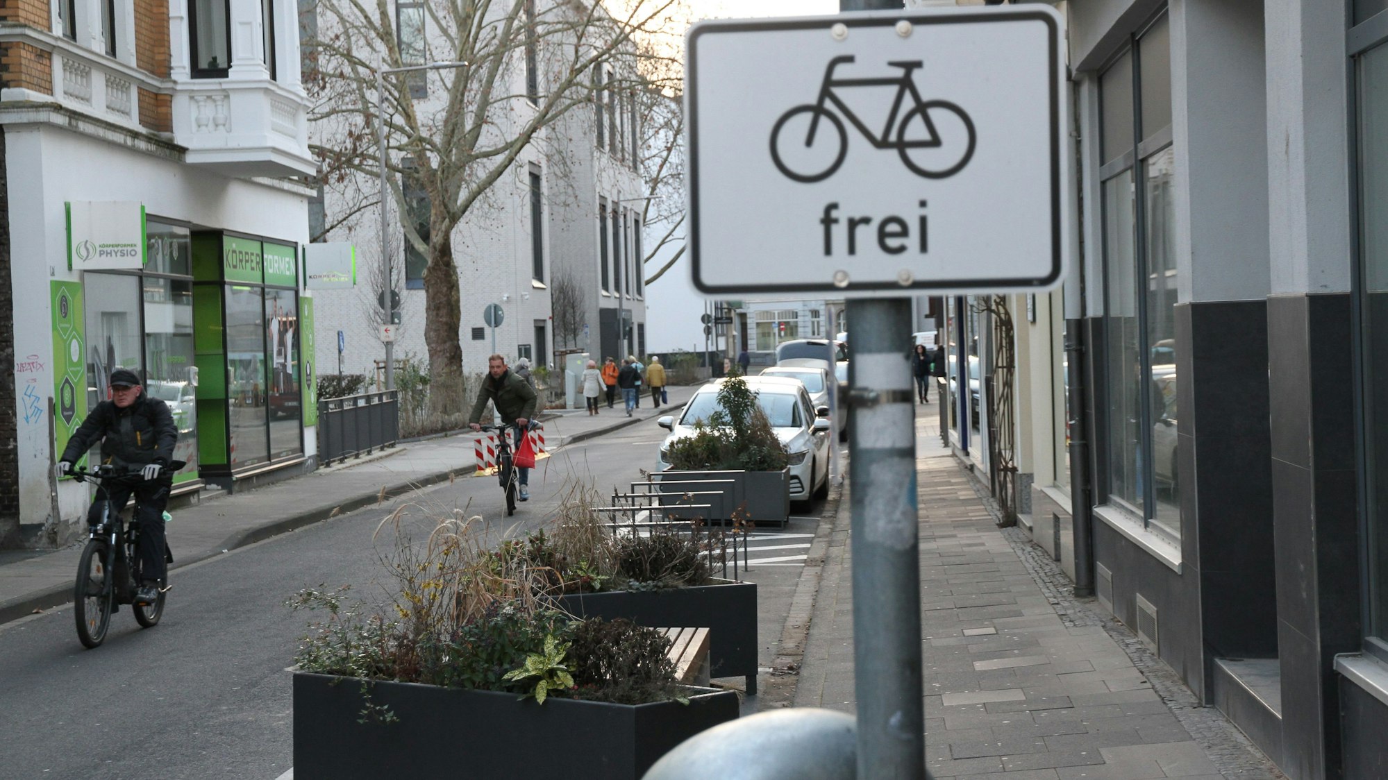 Die Bahnhofstraße in Siegburg wird als Fahrradstraße ausgewiesen