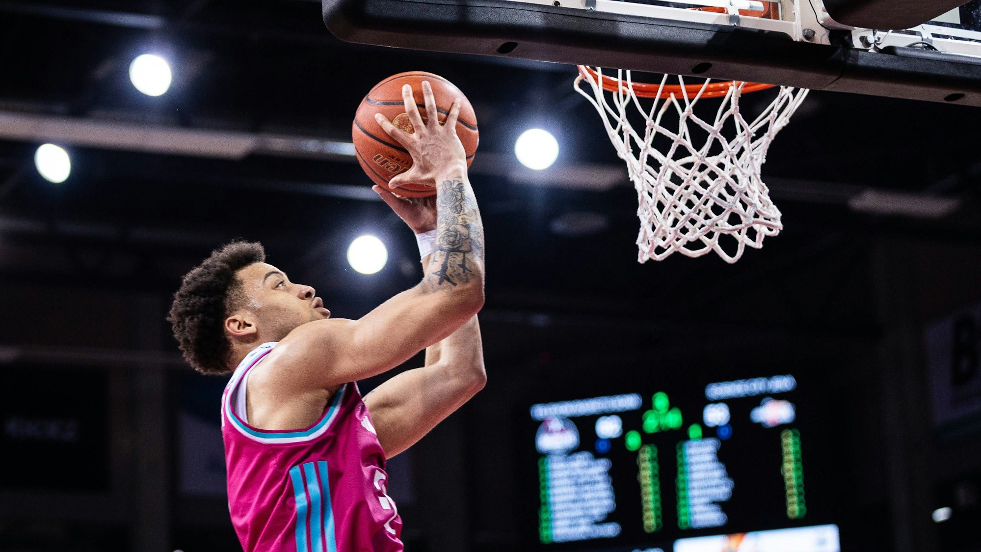 Heiße Atmosphäre im Telekom Dome: Die Telekom Baskets Bonn kämpfen um jeden Punkt – seien Sie beim Heimspiel gegen die MHP RIESEN Ludwigsburg live dabei.