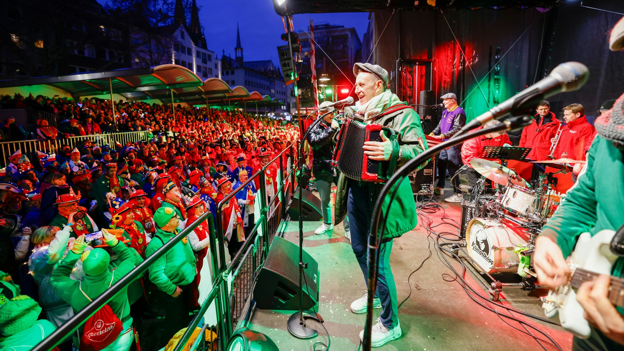 Die Klüngelköpp brachten die Menge zum Tanzen.