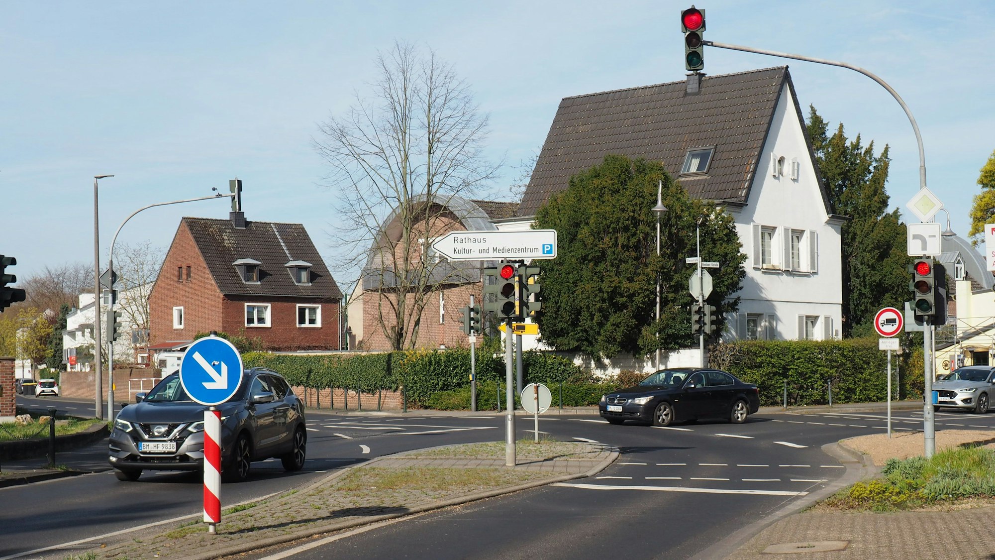 Am Kölner Tor (Venloer Straße/Ecke Steinstraße) lässt die Stadt einen Kreisverkehr bauen.