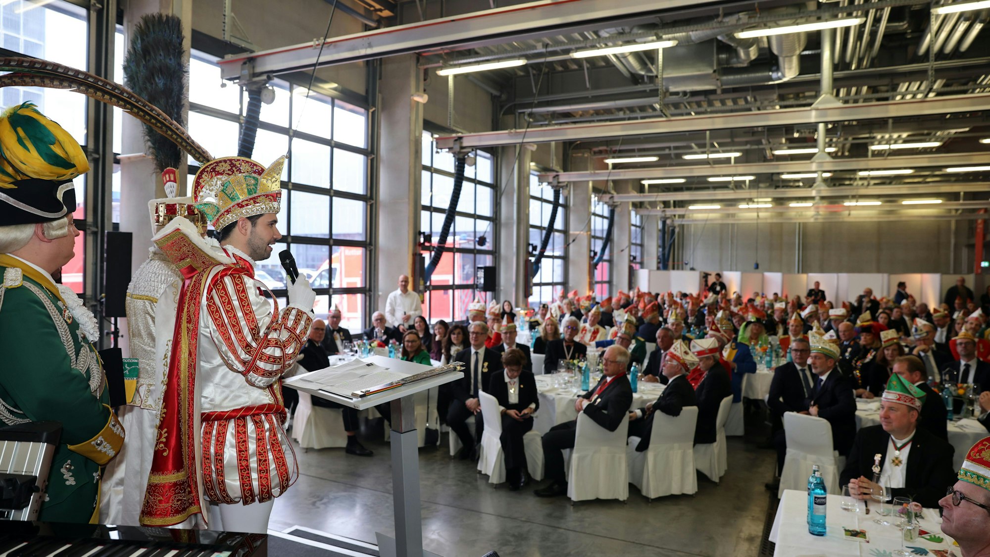 Prinz Niklas I. sprach auch den rund 200 anwesenden Gästen seinen Dank aus.