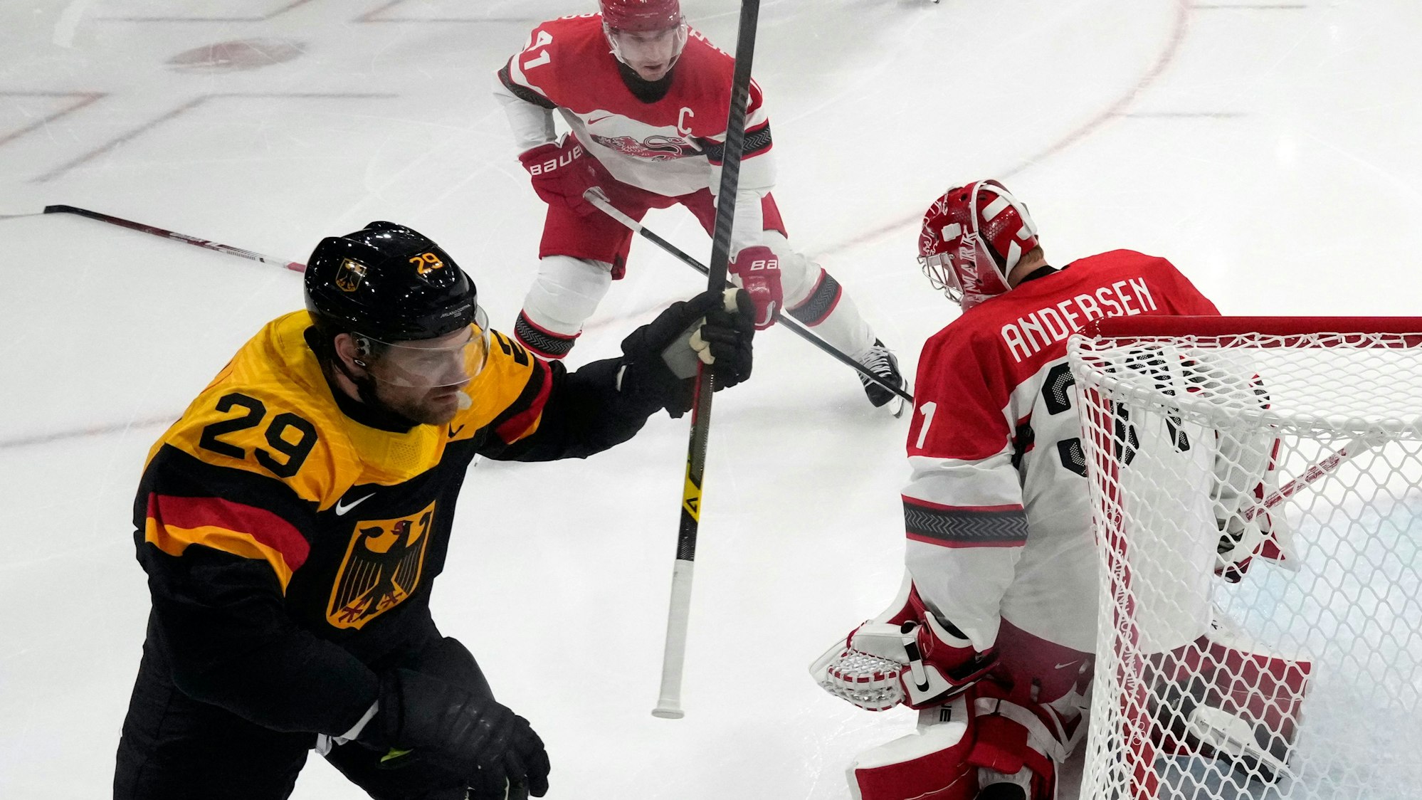Leon Draisaitl jubelt nach seinem Tor