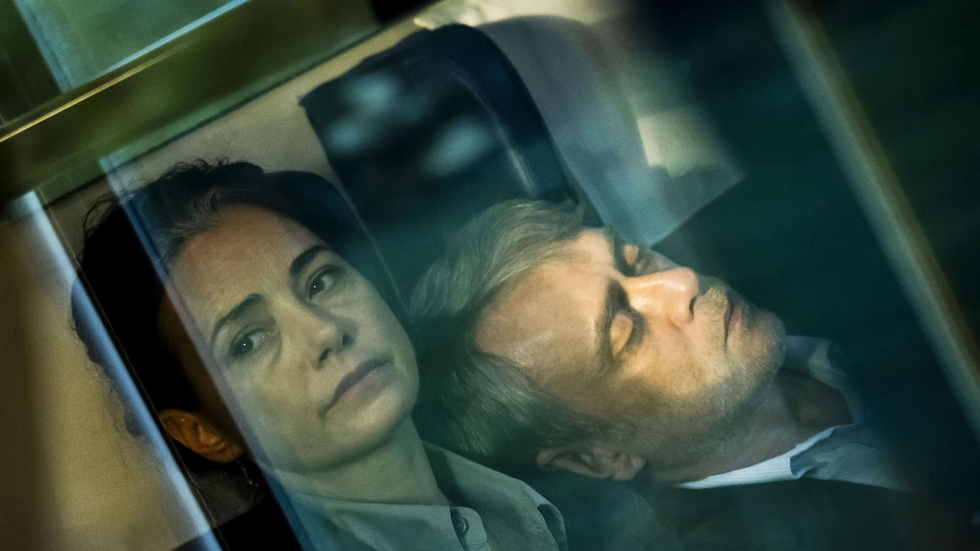 Szene aus dem Film "Gelbe Briefe mit Tansu Biçer und Özgü Namal.