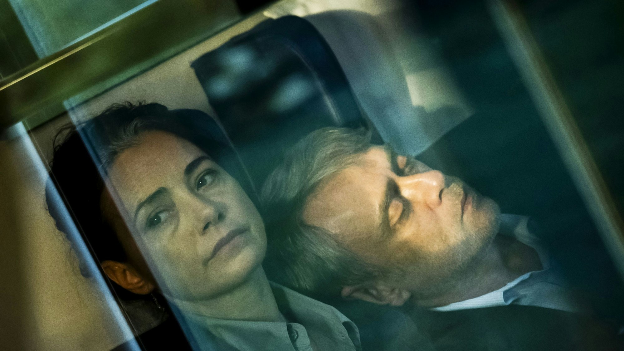 Szene aus dem Film "Gelbe Briefe mit Tansu Biçer und Özgü Namal.