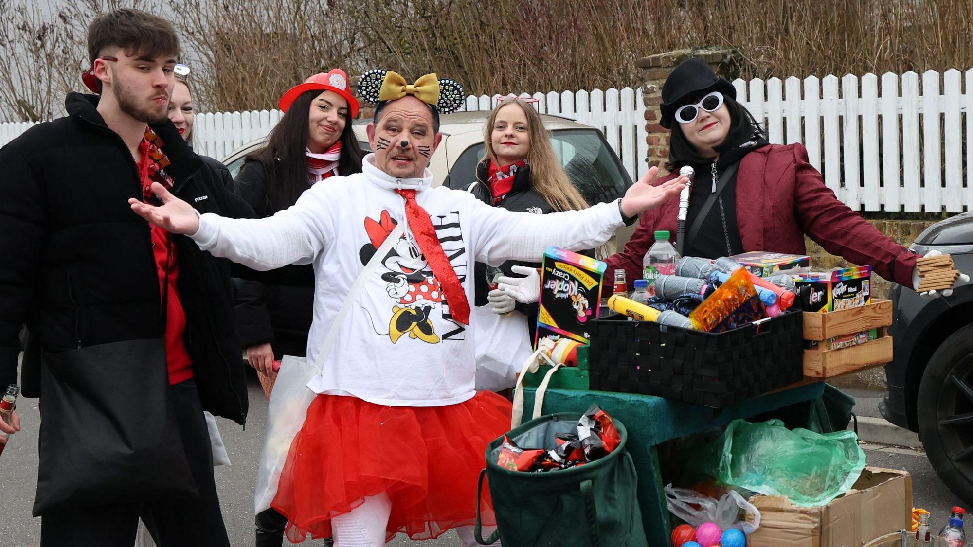 Auch mit kleinen Wagen macht der Karneval in Bessenich großen Spaß.