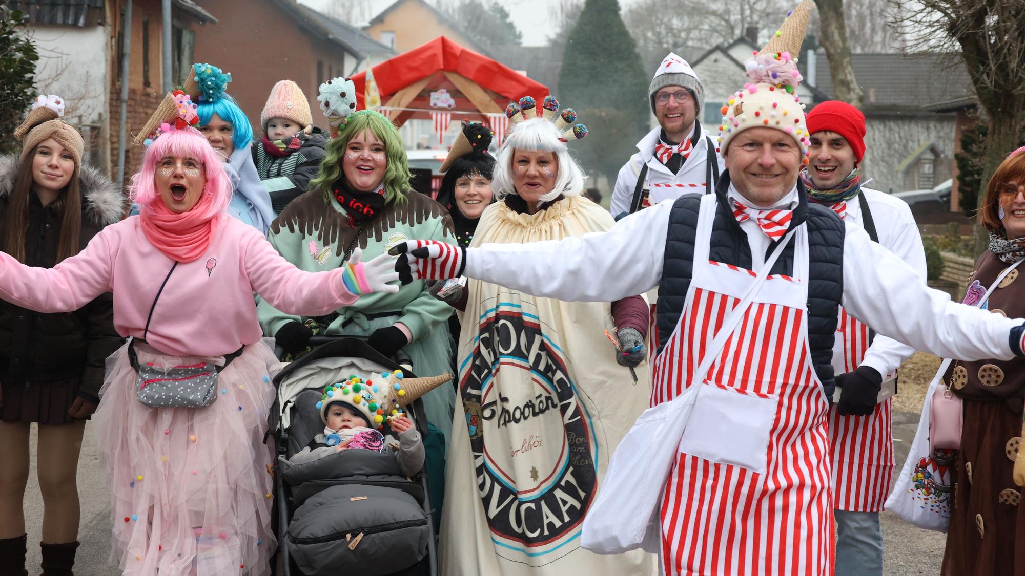 Diese Gruppe war gut gelaunt in den Straßen von Oberwichterich und Frauenberg unterwegs.