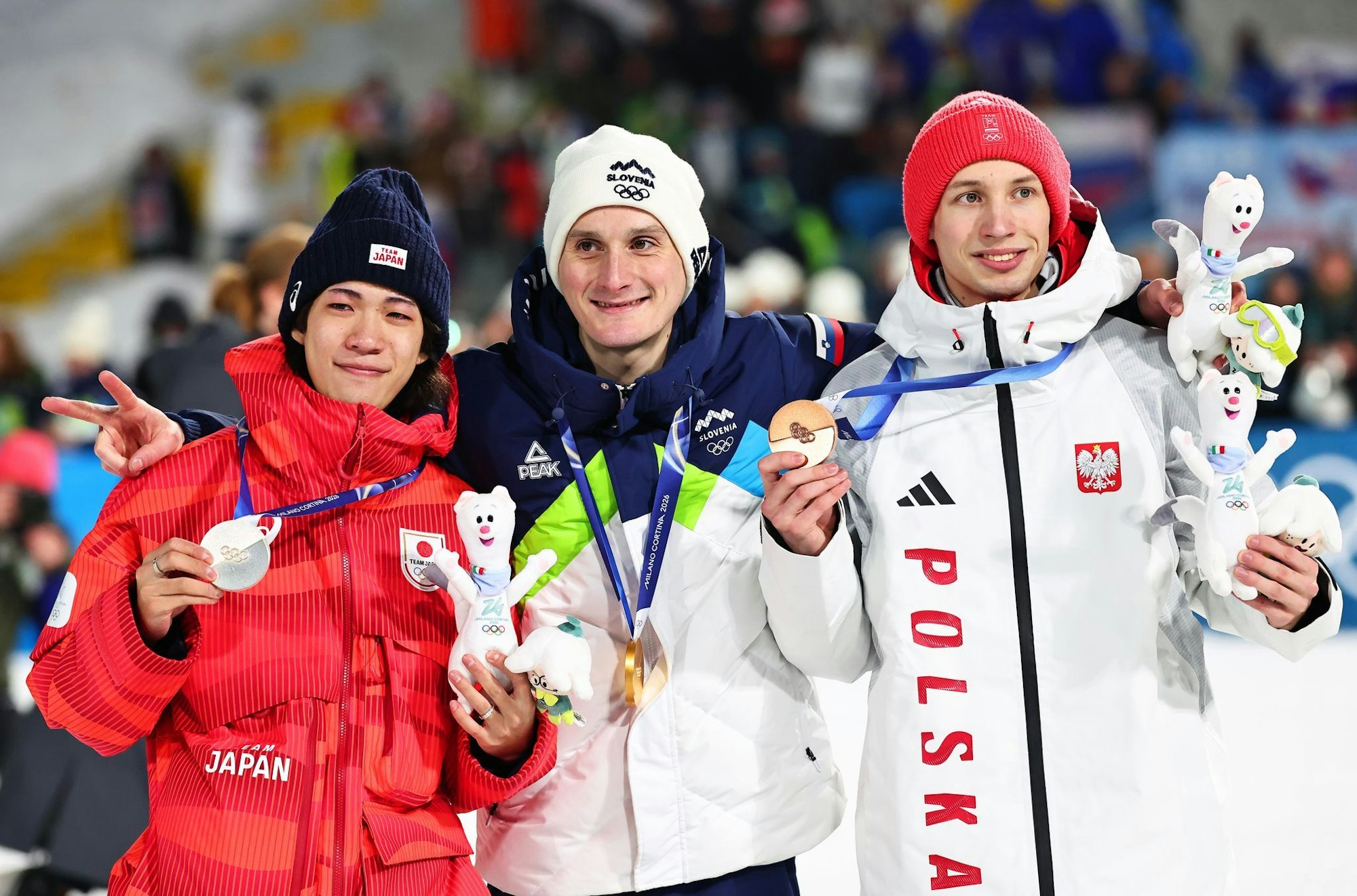 Domen Prevc (M) ist nun auch Einzel-Olympiasieger.