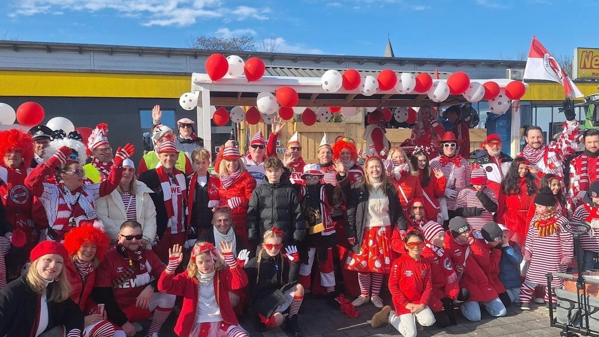 Das Foto zeigt die Teilnehmenden vom Heiligenhauser SV