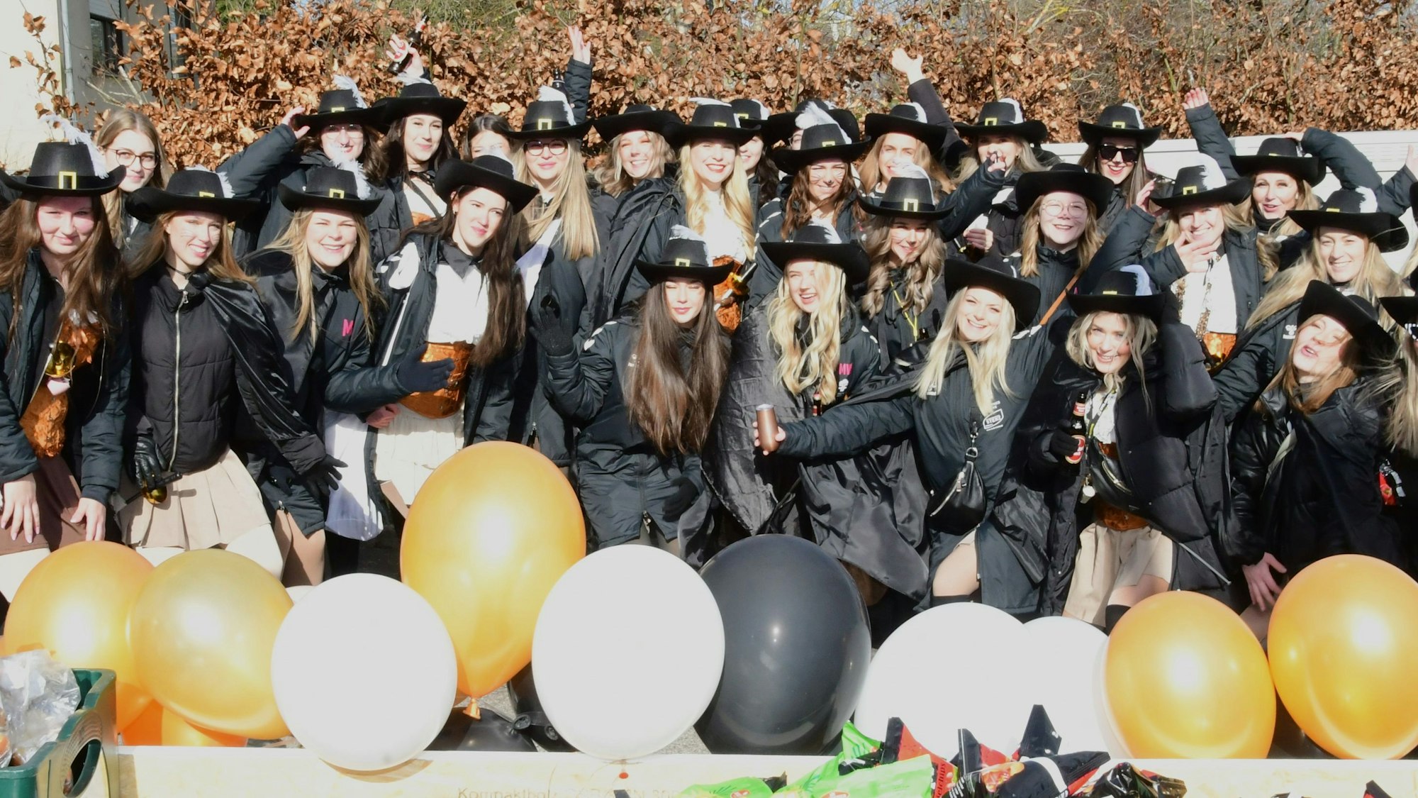 Das letzte gemeinsame Gruppenbild vor der Auflösung: die Tanzgruppe Showtime.