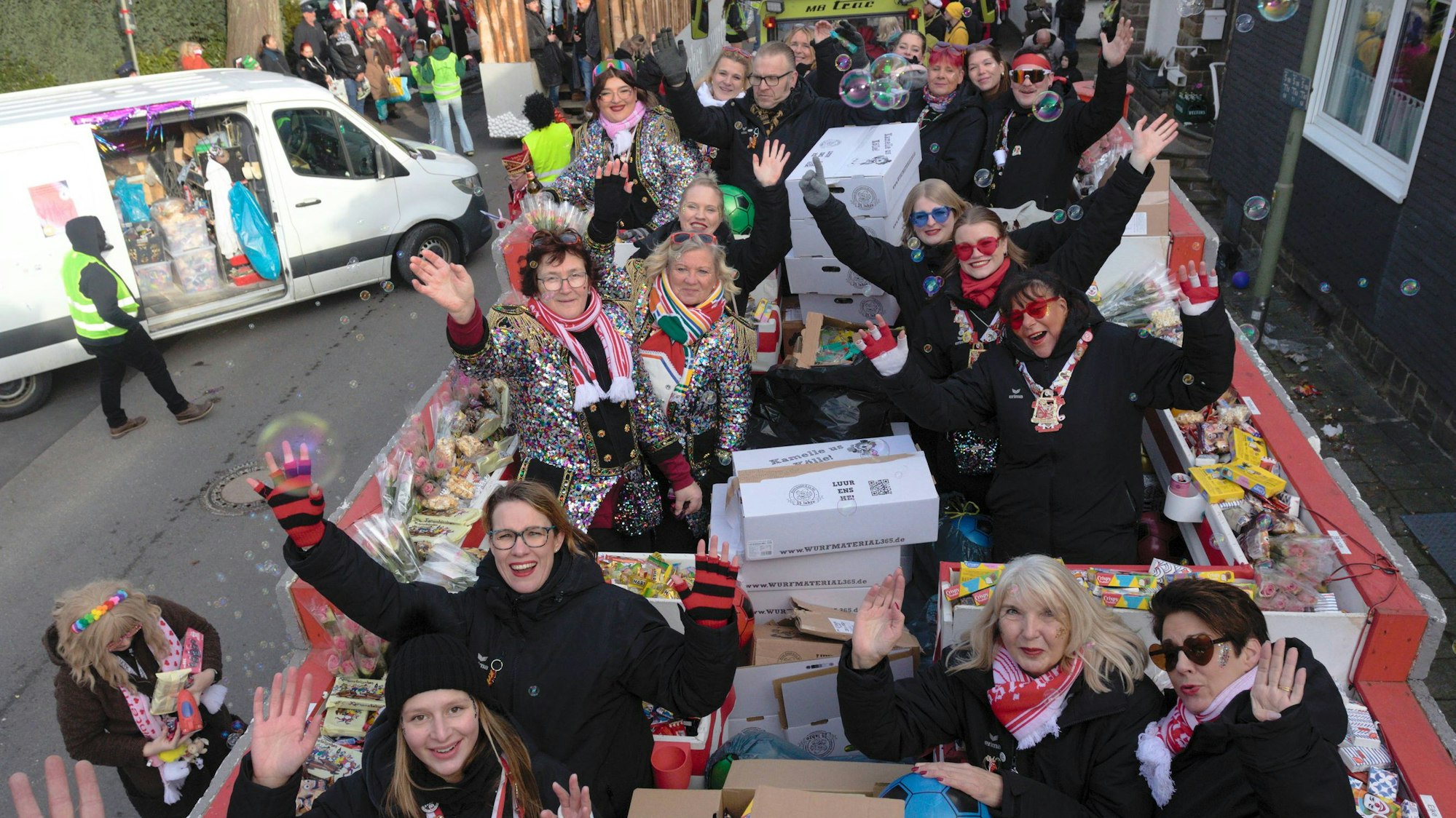 Ein Wagen im Karnevalszug.