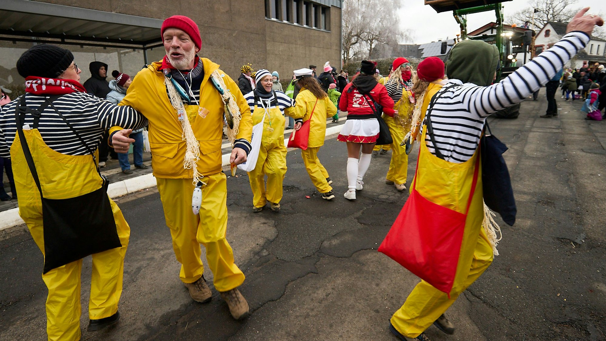 Einen Seemanstanz präsentierten die Fischer aus Ettelscheid.