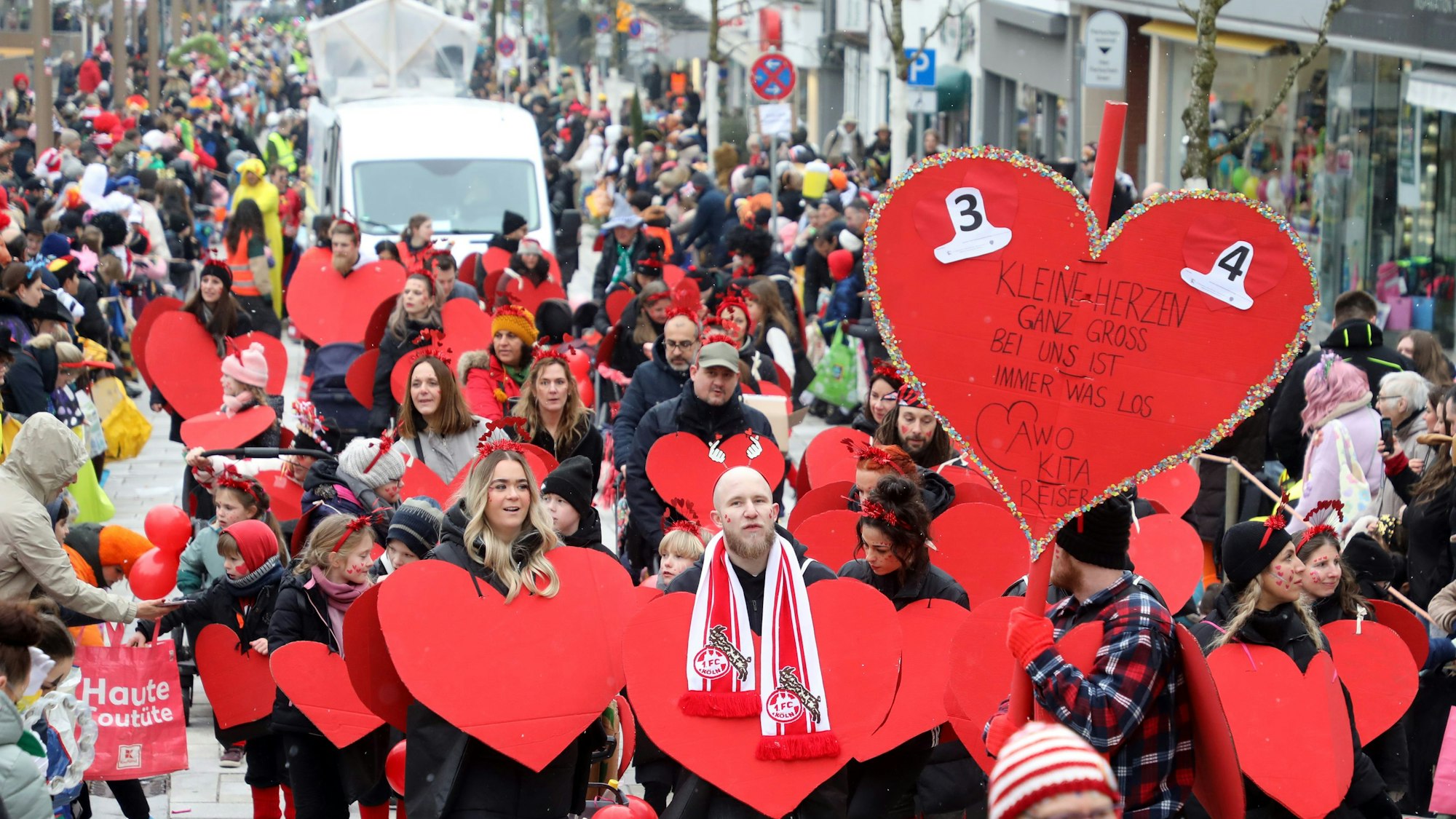 Die Gruppe der Awo-Kita ging als Herzen verkleidet.