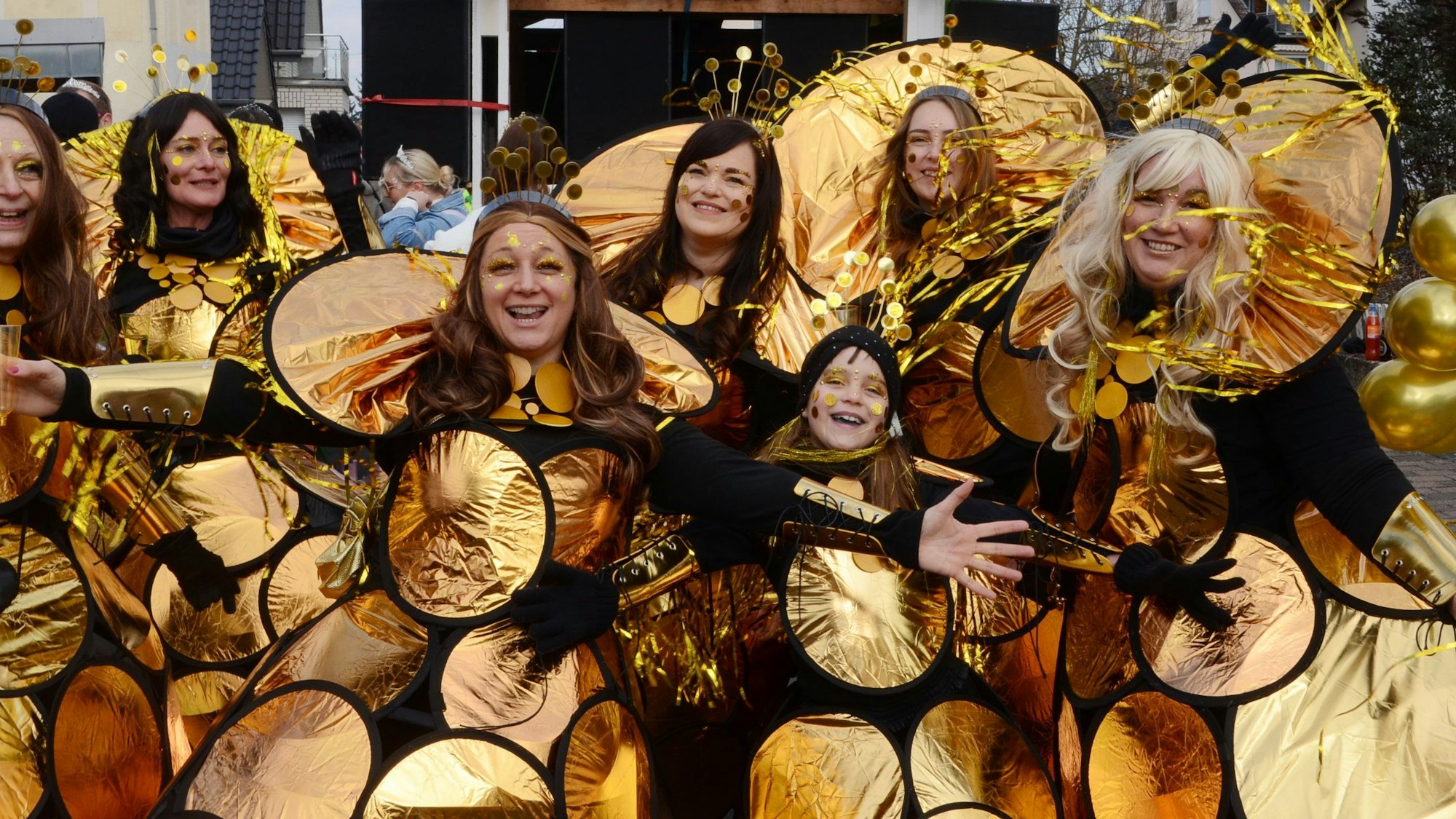 Herrlich bunt und gut gelaunt waren die Jecken in den Veedelszügen im Rhein-Sieg-Kreis unterwegs.