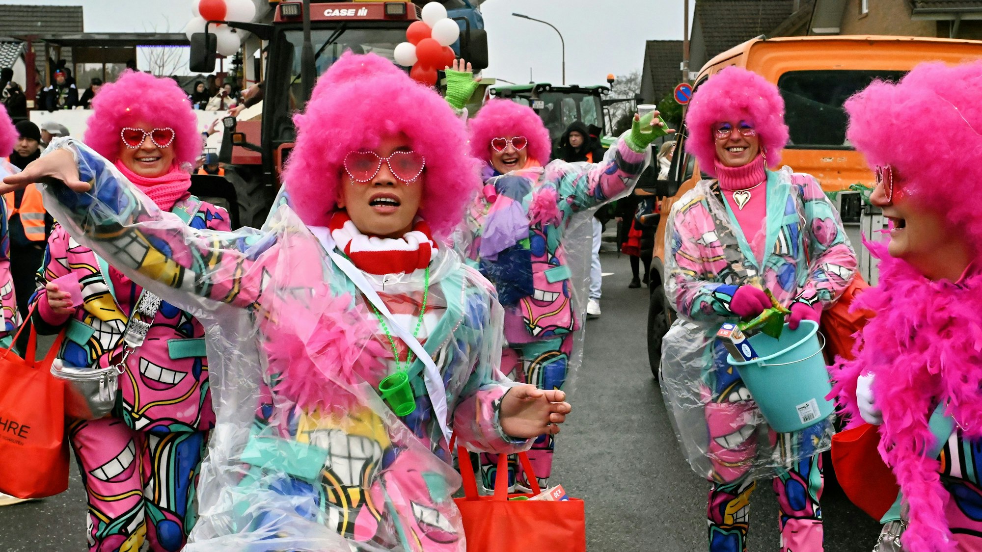 Die pinken Damen Flamersheim punkteten mit ihrem farbenfrohen Kostümen und ausgelassener Stimmung.
