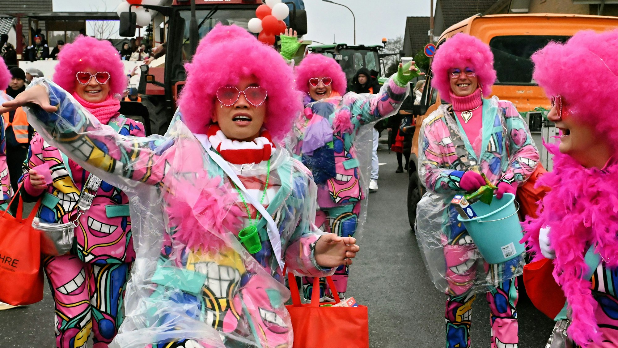 Die pinken Damen Flamersheim punkteten mit ihrem farbenfrohen Kostümen und ausgelassener Stimmung.