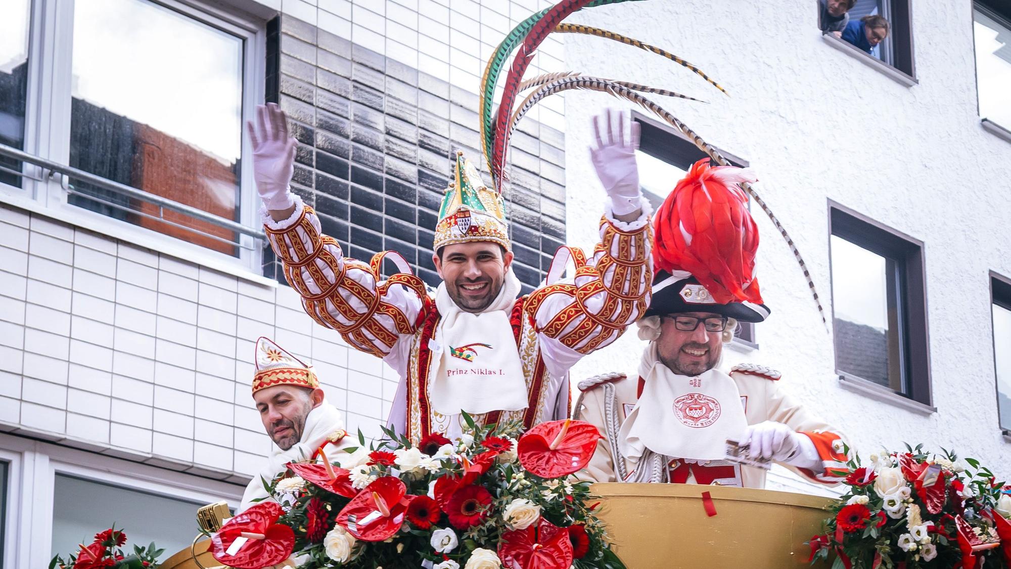 Prinz Niklas I. winkte den Jecken in der Südstadt.