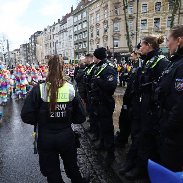 Rund 2000 Einsatzkräfte der Polizei waren Rosenmontag in Köln im Einsatz.