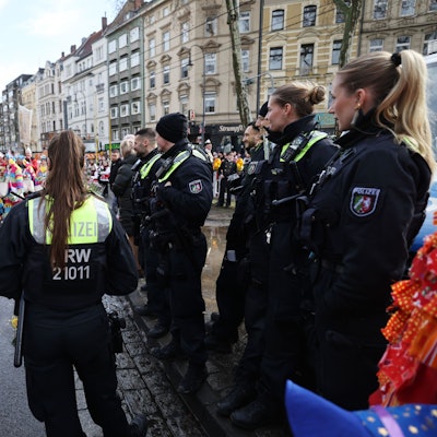 Rund 2000 Einsatzkräfte der Polizei waren Rosenmontag in Köln im Einsatz.