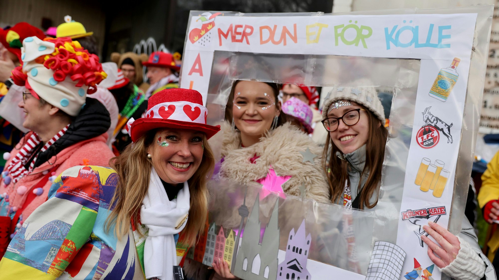 Strahlen um die Wette: Katja Funken mit Jecken